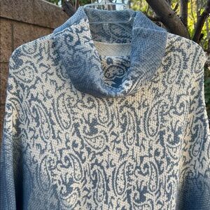 Gorgeous Zoe Madison Blue & White Paisley Print on Knit Cowlneck Poncho Shawl OS